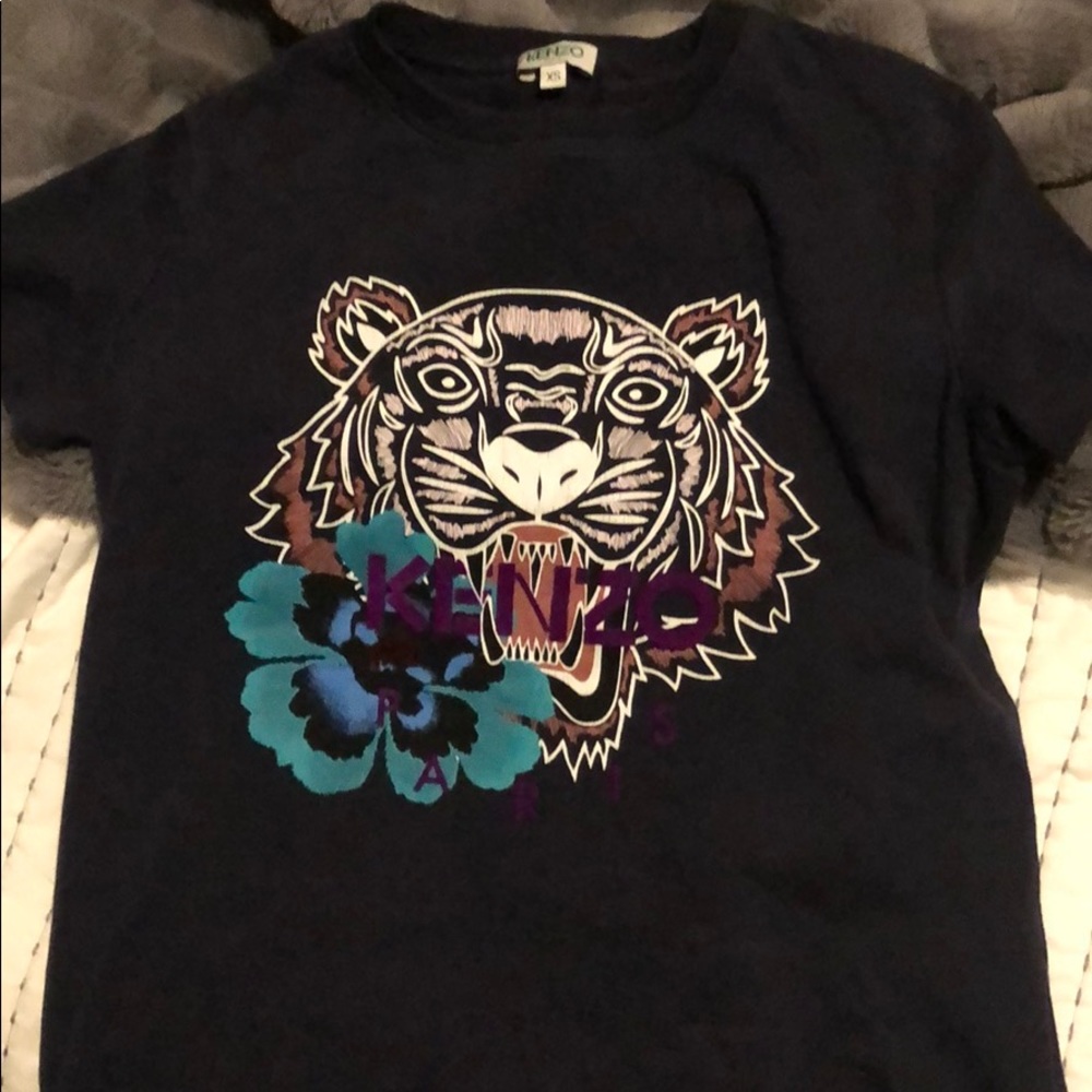 Kenzo navy blue tshirt with flower logo revolve